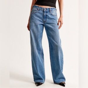 Abercrombie & Fitch Medium Low Loose Wide-Leg Jeans - Short